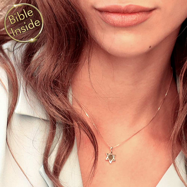 שרשרת מגן דוד לאישה עם ננו תנ"ך - מתנה לחיילת מיוחדת