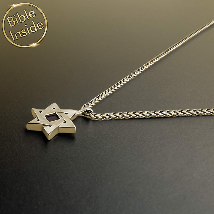 שרשראות בר מצווה בסגנון מודרני, עם מגני דוד קטנים ונקיים.