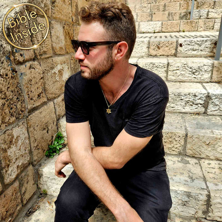 מתנה לגבר לפסח — תליון מגן דוד עם ננו תנ"ך משובץ במרכזו