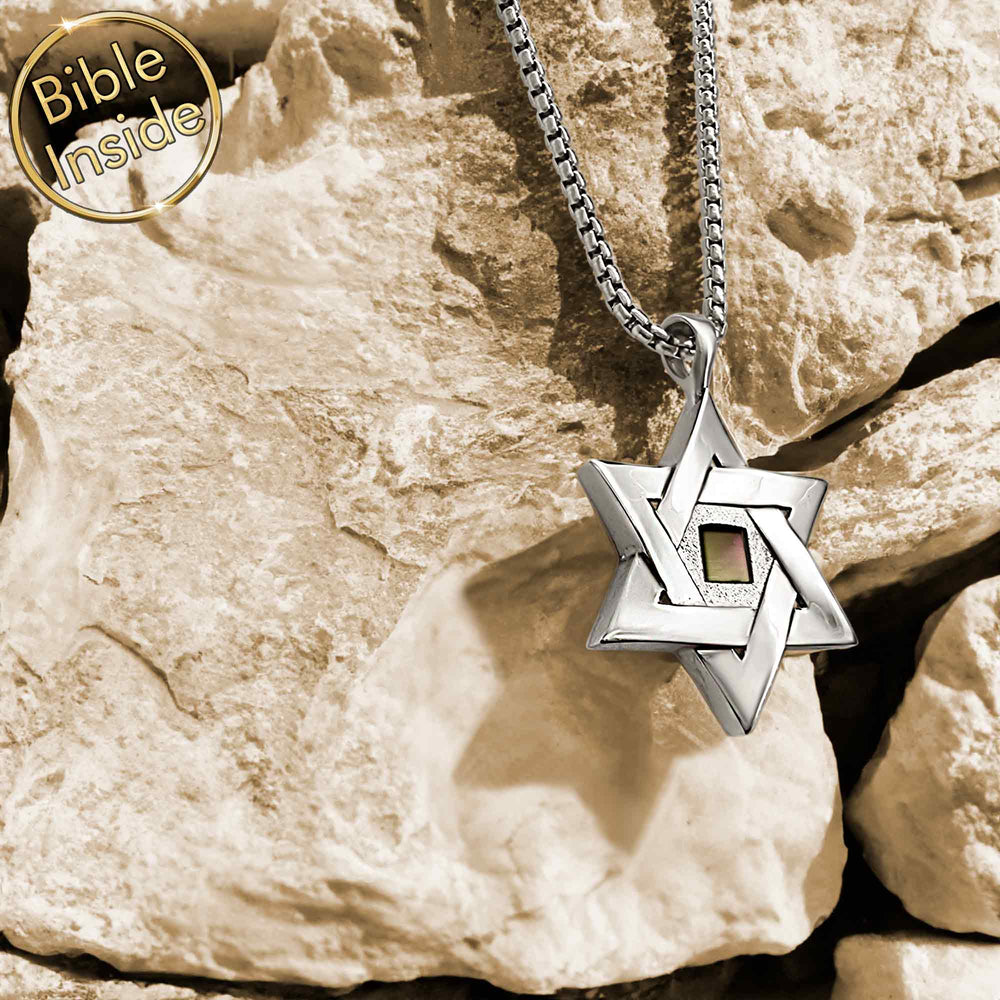 מתנה לגבר לפסח — תליון מגן דוד בזהב לבן עם ננו תנ"ך מבית שלמא