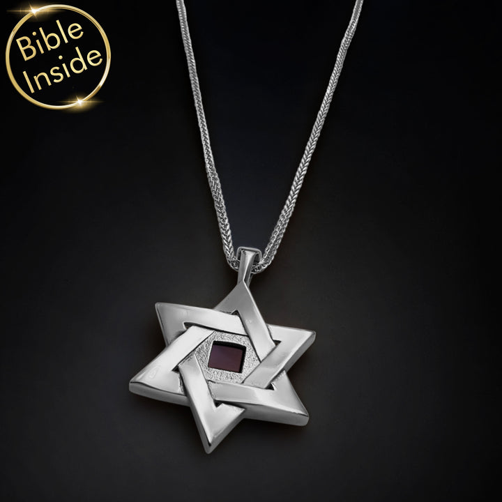 מתנות מקוריות לגברים לחג פסח — שרשרת מגן דוד עם ננו תנ"ך משובץ