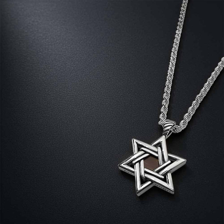 שרשראות מעוצבות מגן דוד עם ננו תנ"ך – תכשיטים לגברים.