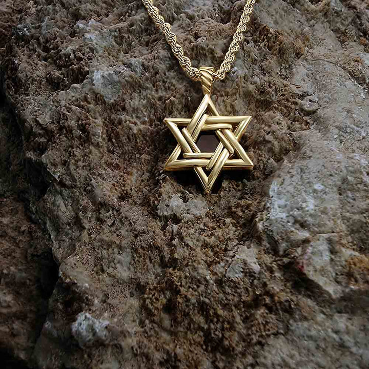 שרשרת תליון מגן דוד עם ננו תנ"ך בכסף מצופה זהב.