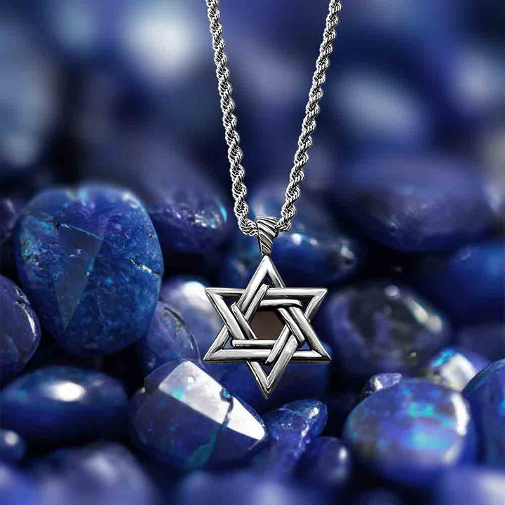 שרשרת מתנה מיוחדת לגברים – מגן דוד עם ננו תנ"ך בפנים.