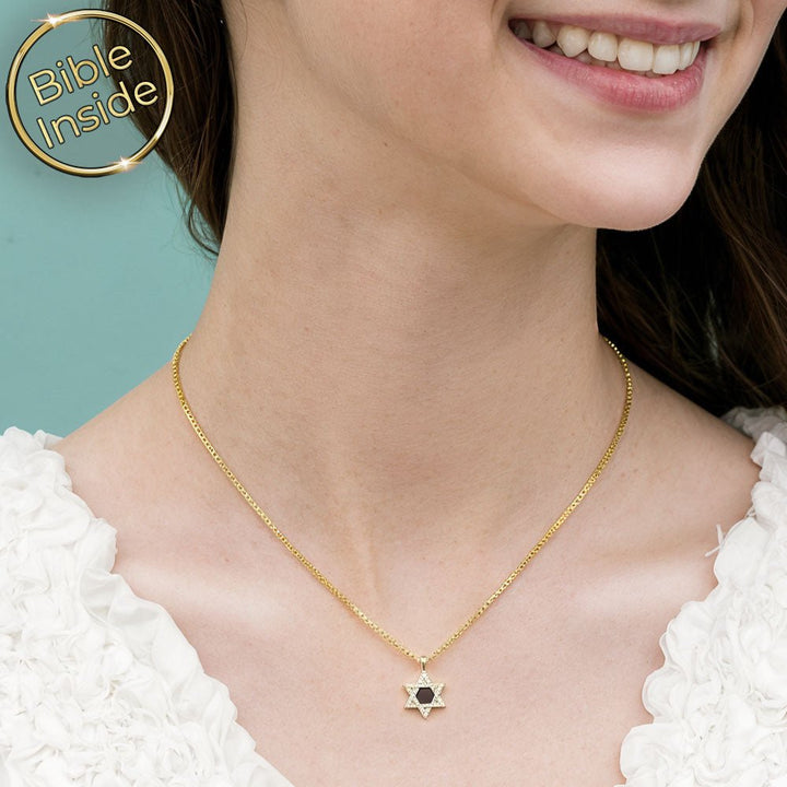 מתנה מיוחדת לבת מצווה שרשרת מגן דוד עם ננו תנ"ך מבית שלמא