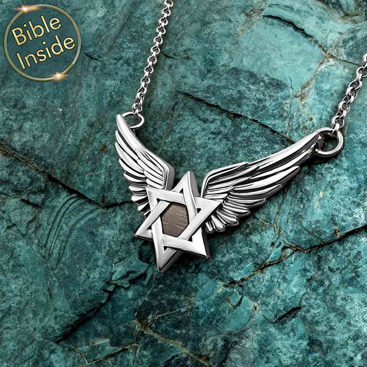 מתנה מקורית לבר מצווה - שרשרת מגן דוד מכונף עם ספרי התנ"ך