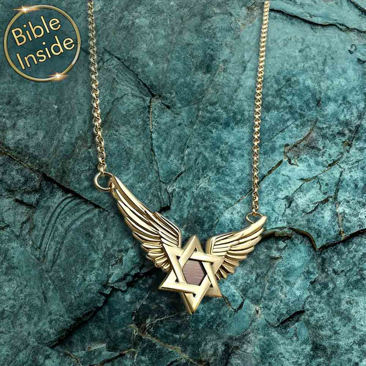 תכשיט בר מצווה אלגנטי עם מגן דוד מכונף וכל ספרי התנ"ך