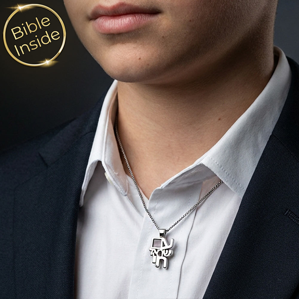 תליון לבר מצווה כסף עם ישראל חי ותנ"ך שלם משובץ בפנים