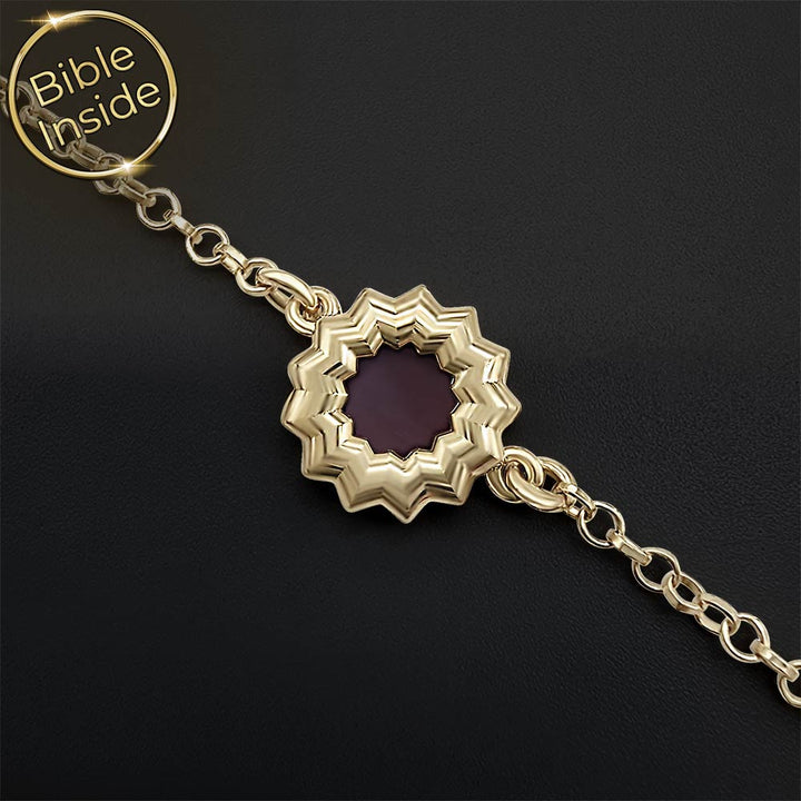 תכשיט לבת מצווה עדין בעיצוב פרח עם ננו תנ"ך במרכזו