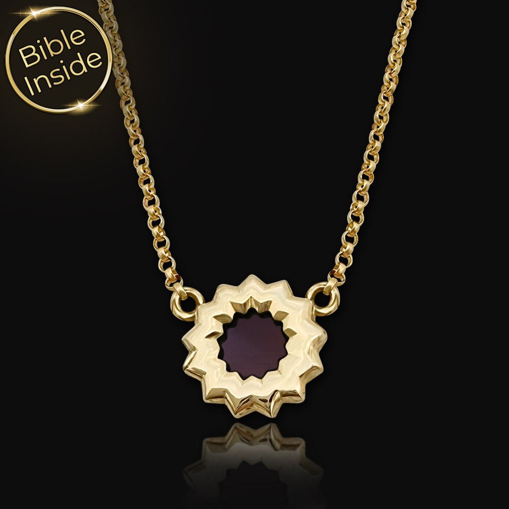 תכשיט לבת מצווה — תליון פרח מינימליסטי עם כתבי הקודש בפנים