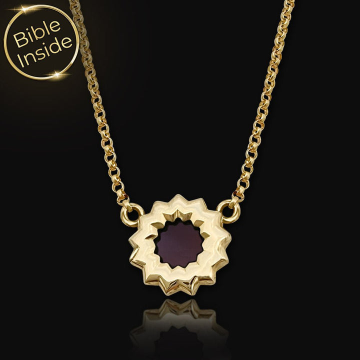 תכשיט לבת מצווה — תליון פרח מינימליסטי עם כתבי הקודש בפנים