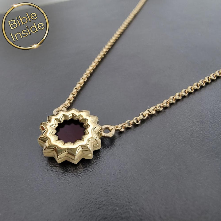 תכשיט מתנה לבת מצווה מסבא וסבתא — שרשרת פרח עם ננו תנ"ך מבית שלמא