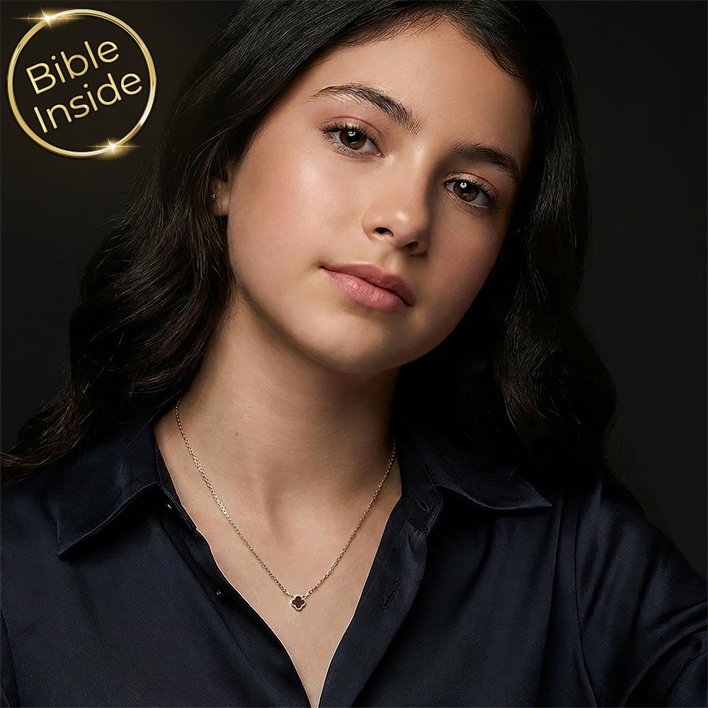 שרשרת זהב מתנה לבת מצווה עם תלתן עדין ותנ"ך שלם