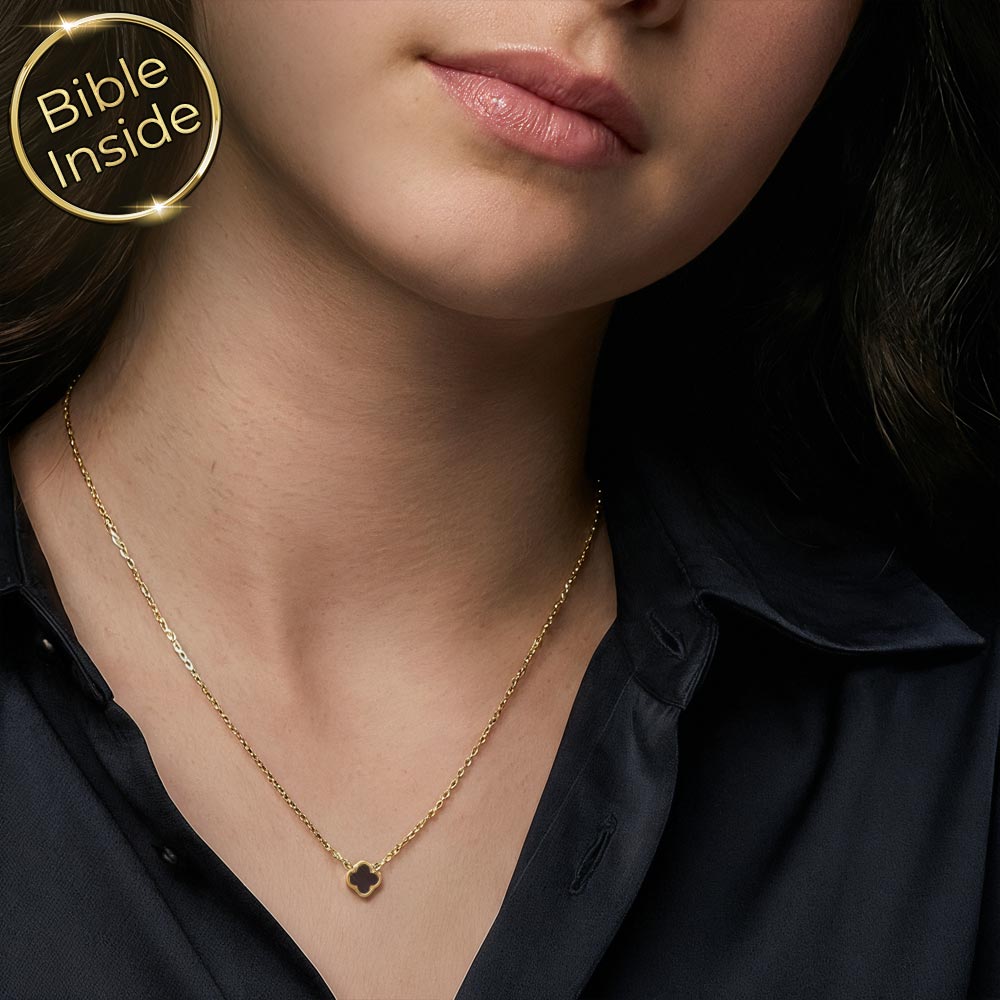 שרשרת לבת מצווה זהב 14 קראט בעיצוב תלתן מינימליסטי עם תנ"ך שלם