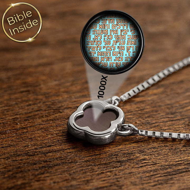 תכשיט לילדת בת מצווה שרשרת תלתן אלגנטית עם ננו תנ"ך בטכנולוגיית היי-טק