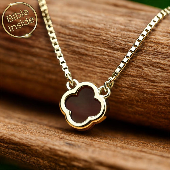 שרשרת בת מצווה בעיצוב תלתן עם התנ"ך השלם מבית שלמא