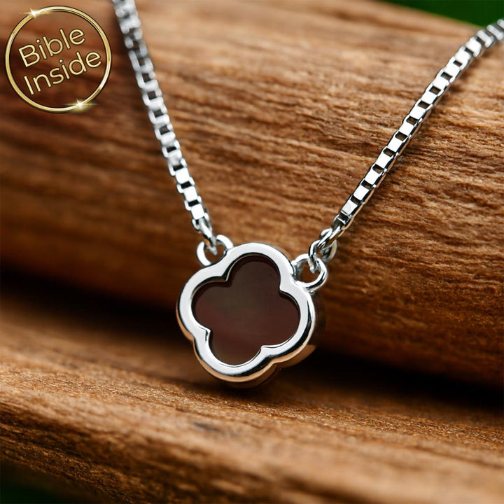 שרשרת כסף סטרלינג לבת מצווה בעיצוב תלתן עם התנך השלם מבית שלמא