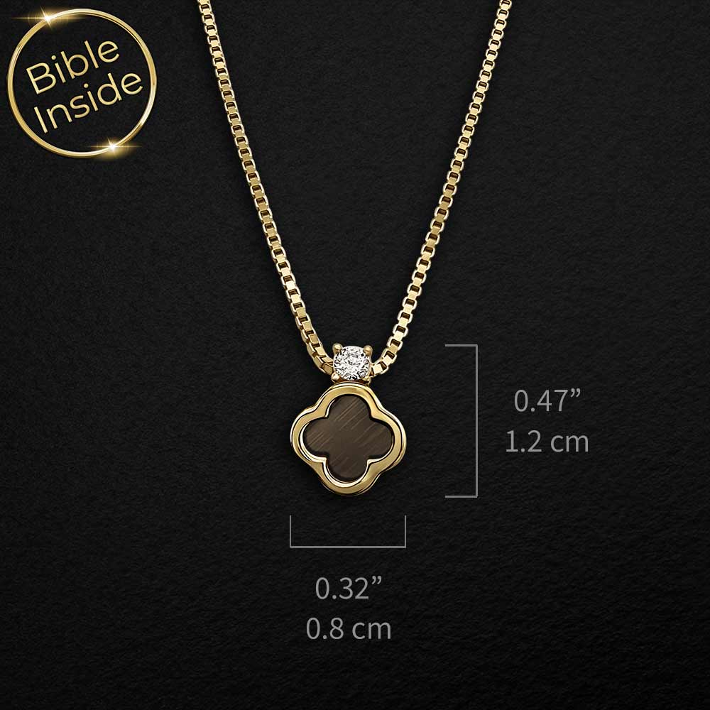 תכשיט לבת מצווה מההורים — שבב ננו תנ"ך משובץ בתליון תלתן