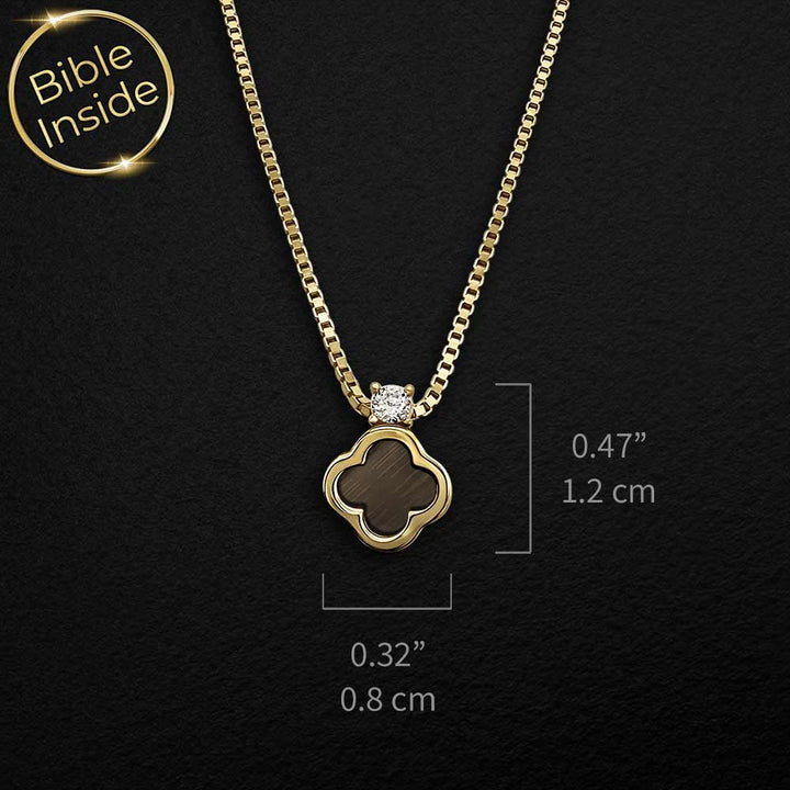 תכשיט לבת מצווה מההורים — שבב ננו תנ"ך משובץ בתליון תלתן