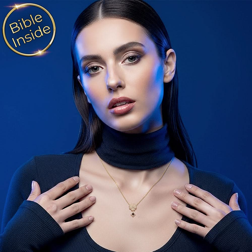 תליון תנך תלתן לאישה מכוסה בזירקוניות נוצצות – ננו תכשיטים
