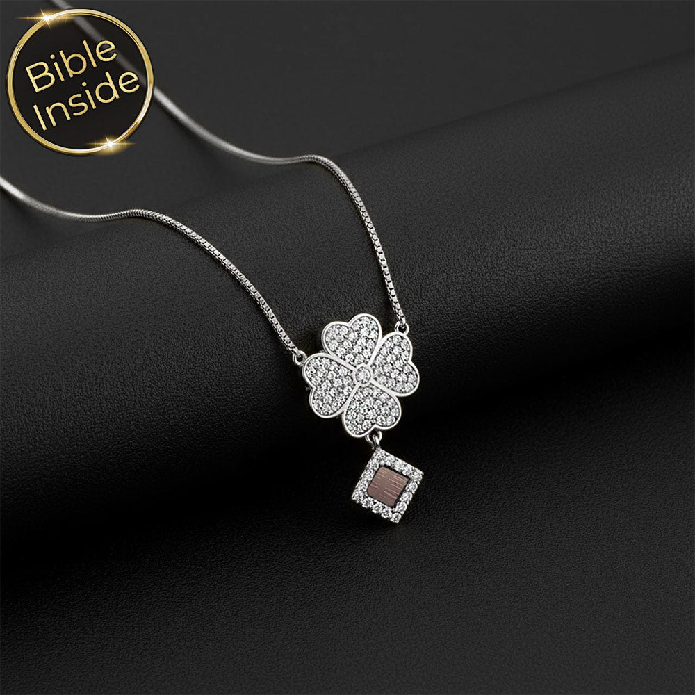 רעיון למתנה יוקרתית לפסח – שרשרת תלתן עם זרקונים וננו תנ"ך לאישה