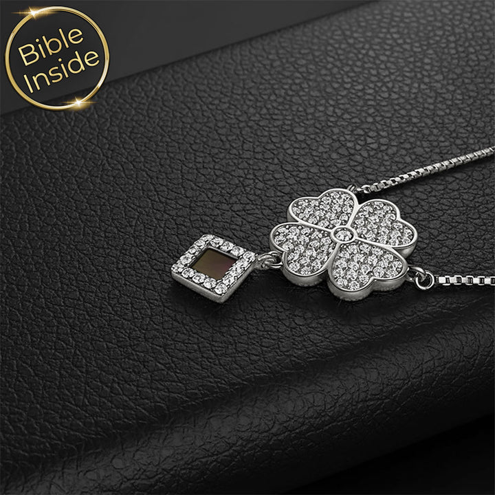 משלוח מתנה יוקרתית לפסח – שרשרת תלתן עם זרקונים וננו תנ"ך