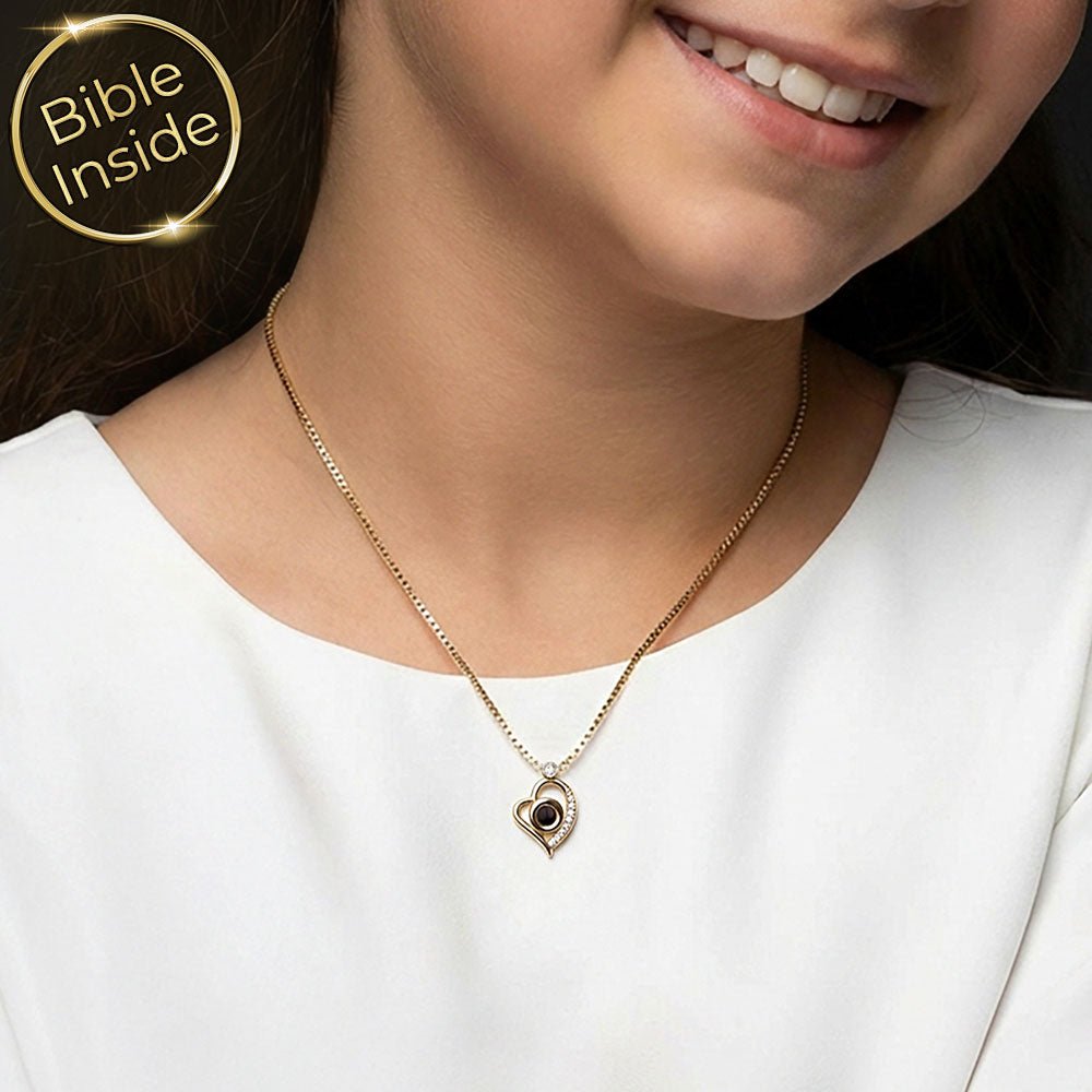 תכשיטים לבת מצווה שרשרת לב עדינה עם ננו תנ"ך וזירקונים