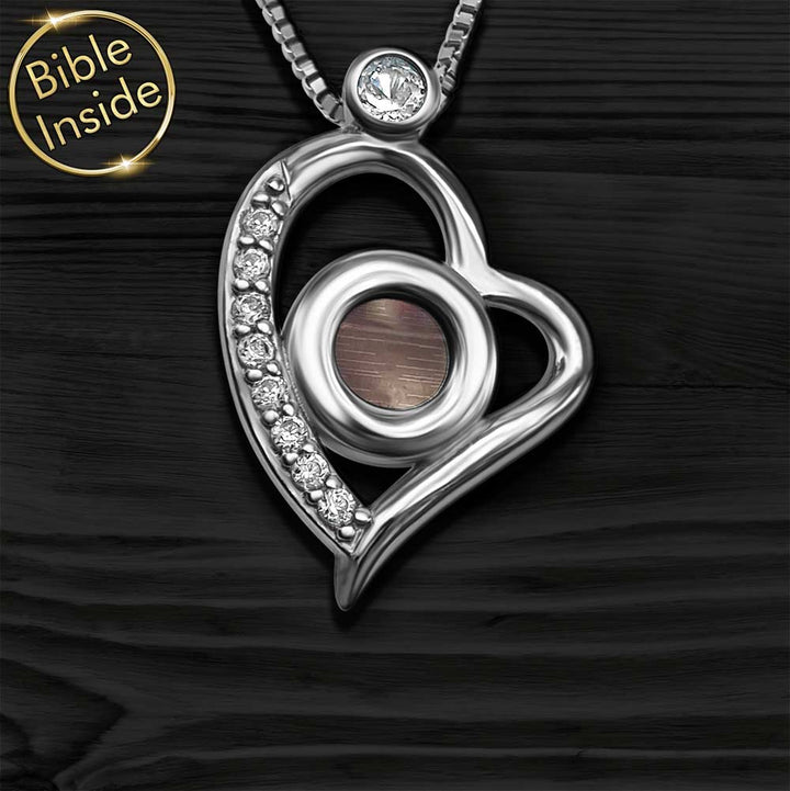 שרשרת בת מצווה מתנה מההורים – תליון לב עם שבב תנ"ך