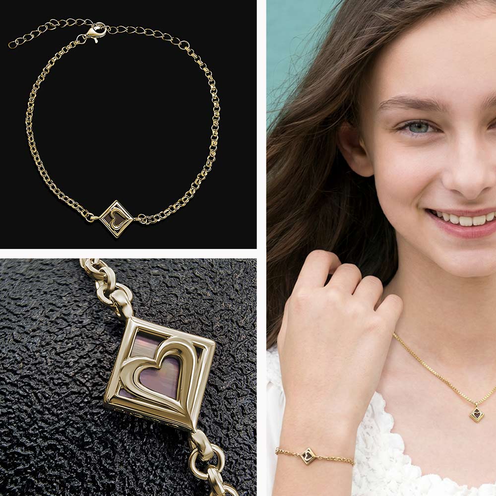 צמיד זהב 14 קראט לבת מצווה עם תליון מעוין לב וננו תנך בפנים מבית שלמא