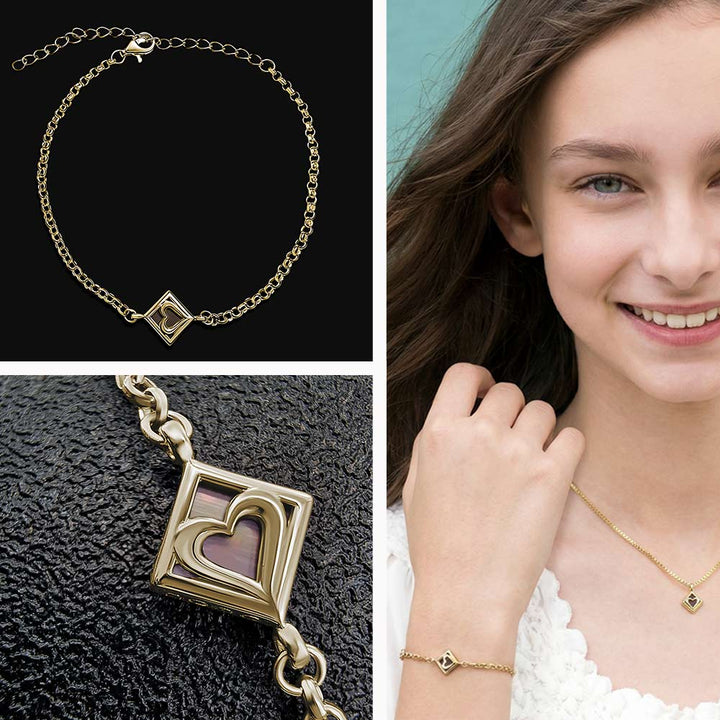 צמיד זהב 14 קראט לבת מצווה עם תליון מעוין לב וננו תנך בפנים מבית שלמא