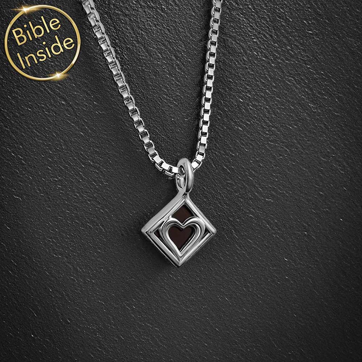 שרשרת לילדת בת מצווה כסף סטרלינג עם תליון לב וכל התנך בפנים