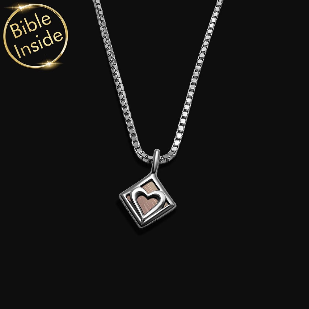 תכשיט מתנה לבת מצווה – שרשרת כסף סטרלינג עם לב ו-24 ספרי התנך