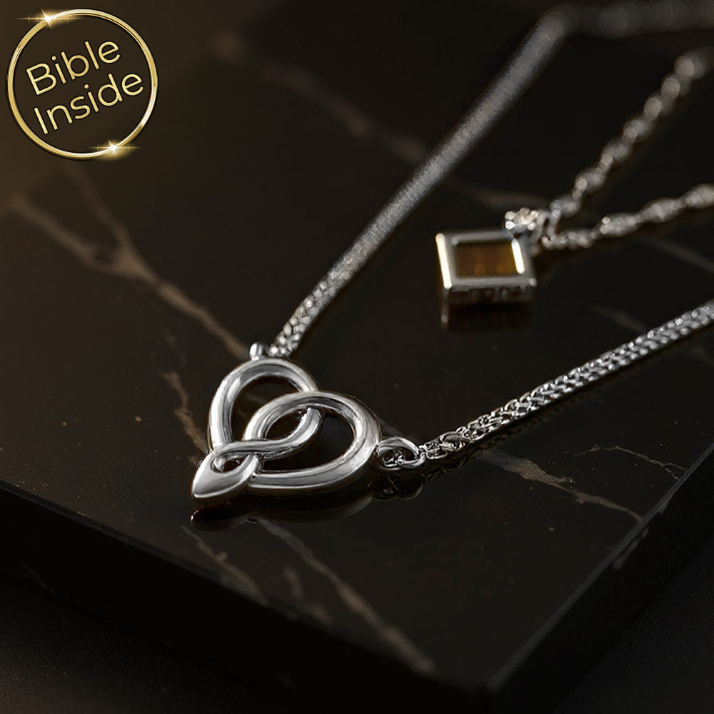 תכשיט לילדת בת מצווה שרשרת כפולה עם ננו תנ"ך בטכנולוגיית היי-טק מבית שלמא