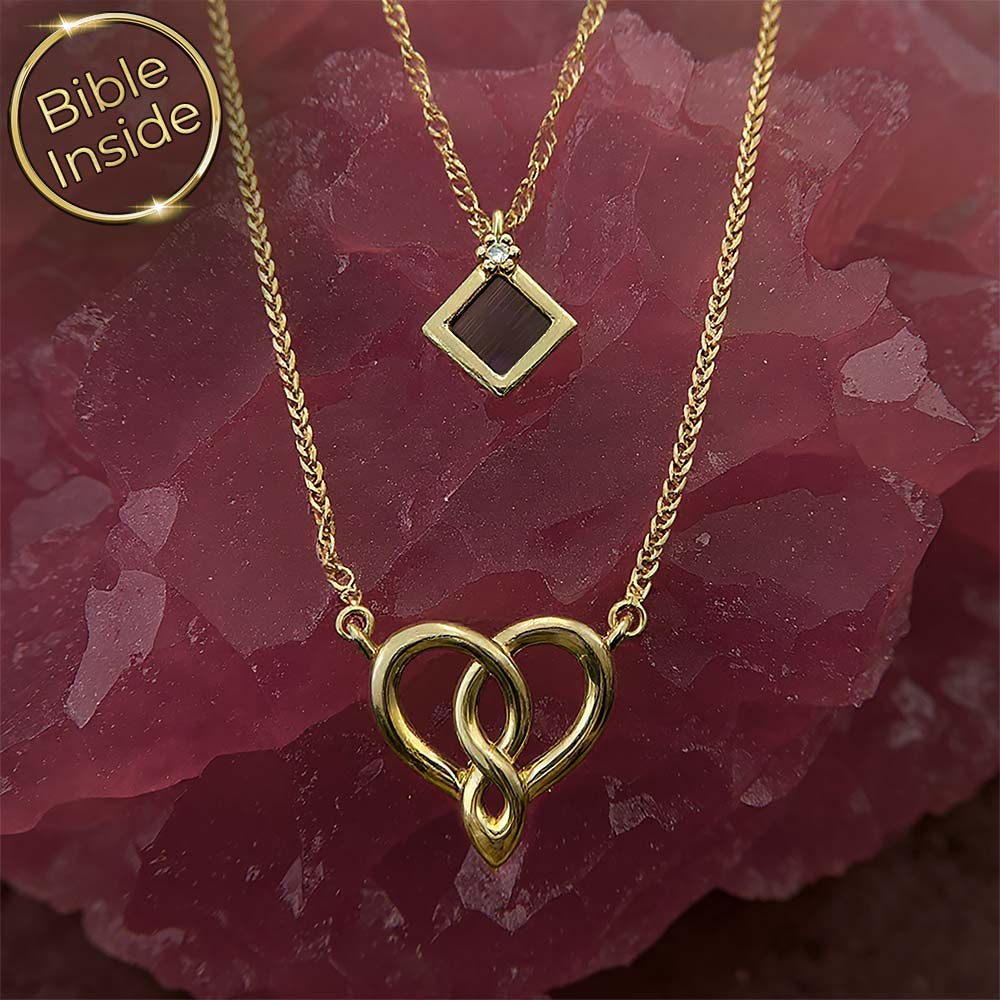 תכשיט לבת מצווה זהב שרשרת שכבתית עם תליון מרובע ולב הכולל את התנך המלא