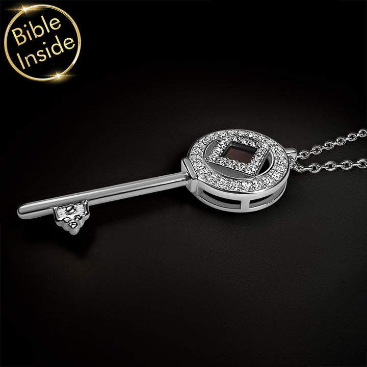 תכשיט עם תנך לנשים והתנך המלא בעיצוב מפתח