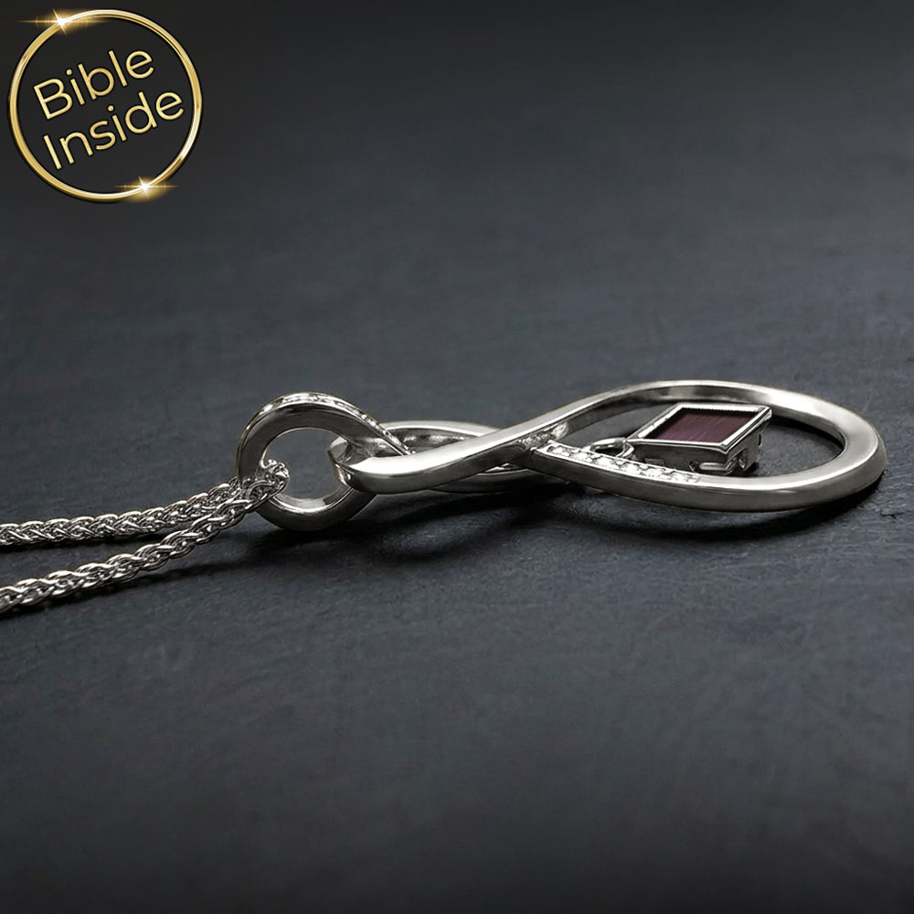 מבט צד על תליון תנך כסוף המשובץ בעבודת יד בתוך מסגרת אינפיניטי