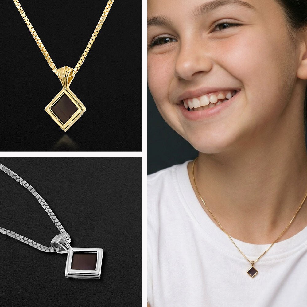 תכשיט לבת מצווה – שרשרת מעוין עדינה עם ננו תנ"ך משובץ