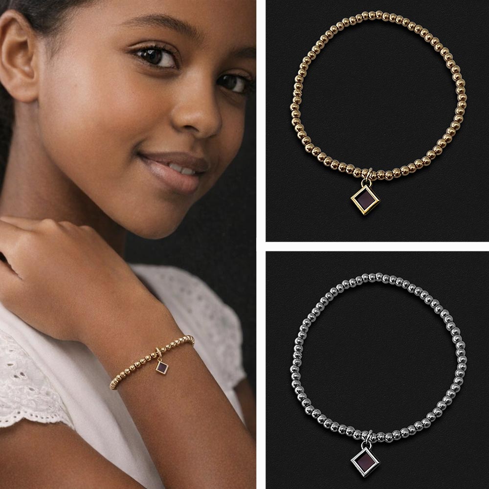 צמיד מתנה לבת מצווה — חרוזי זהב עם כל ספרי התנ"ך בתליון קטן מבית שלמא