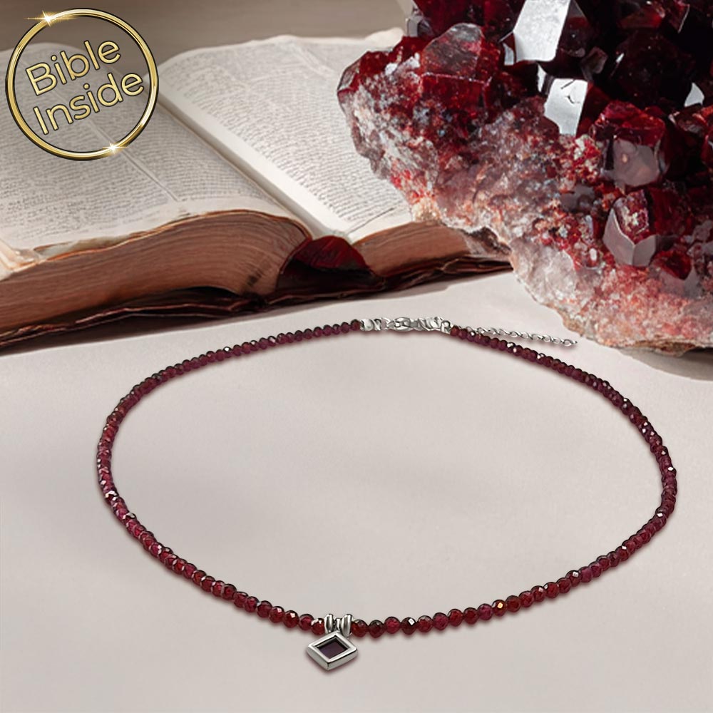 שרשרת לבת מצווה מסבא וסבתא – חרוזי גרנט טבעיים עדינים עם ננו תנ"ך