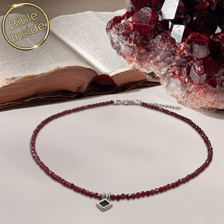 שרשרת לבת מצווה מסבא וסבתא – חרוזי גרנט טבעיים עדינים עם ננו תנ"ך