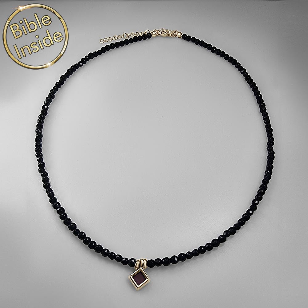 תכשיט לבת מצווה עם משמעות – חרוזי אוניקס ותליון מעוין עם ננו תנ"ך