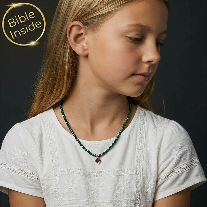 שרשרת חרוזים עם תליון ננו תנ"ך כתכשיט מתנה לבת מצווה