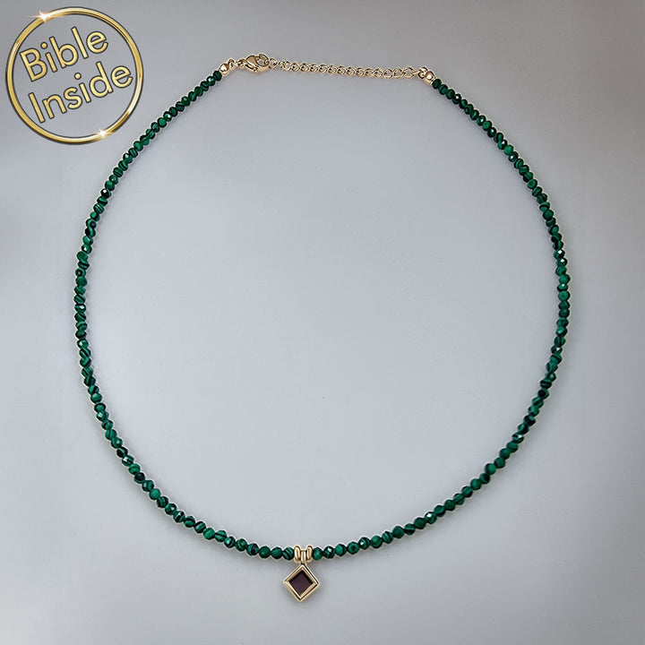 שרשרת חרוזים ירוקים עם ננו תנ"ך כתליון לבת מצווה טבעי וייחודי
