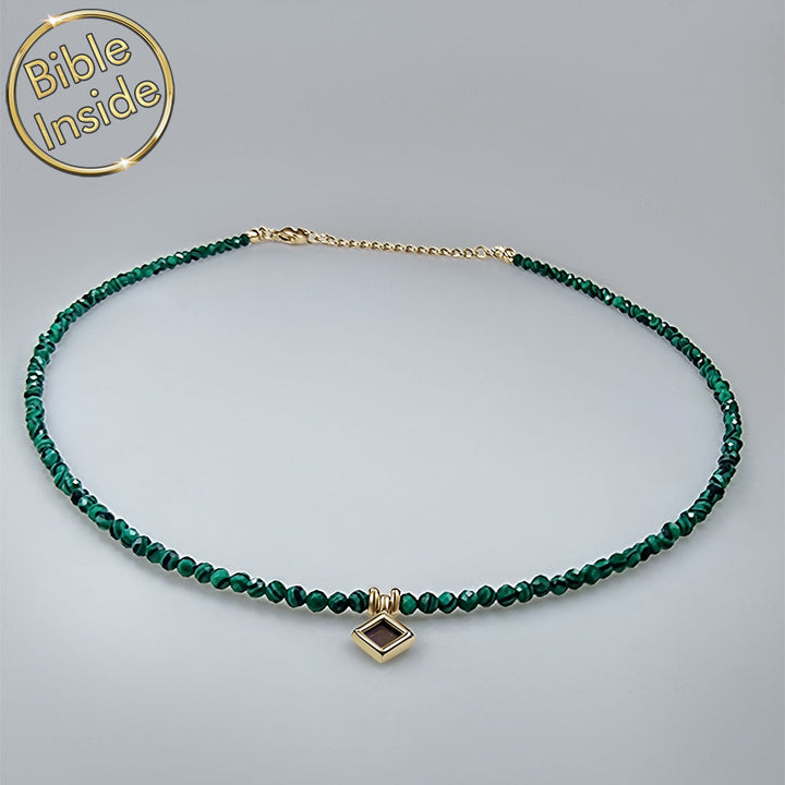 שרשרת מלכיט כשרשרת מתנה לבת מצווה עם משמעות ו-24 הספרים מבית שלמא