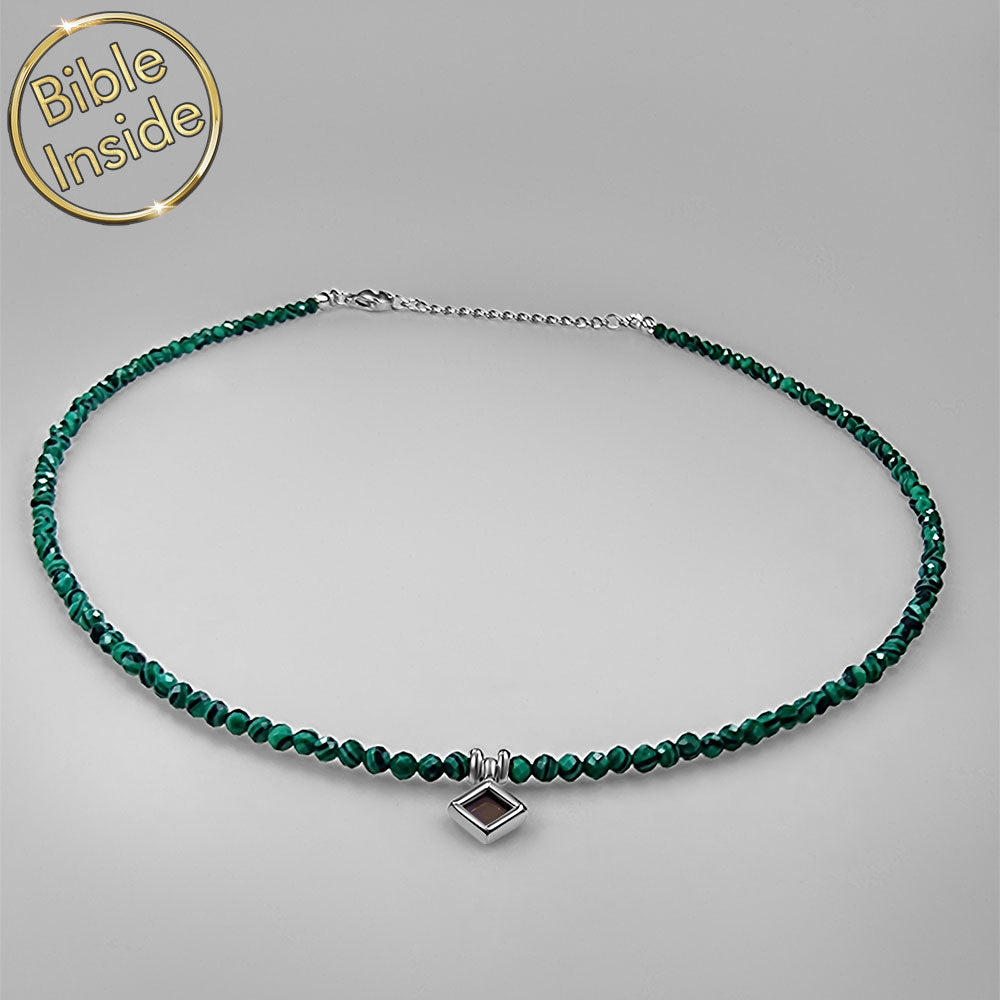 שרשרת בת מצווה עם משמעות – חרוזי מלכיט ירוקים בכסף עם ננו תנ"ך
