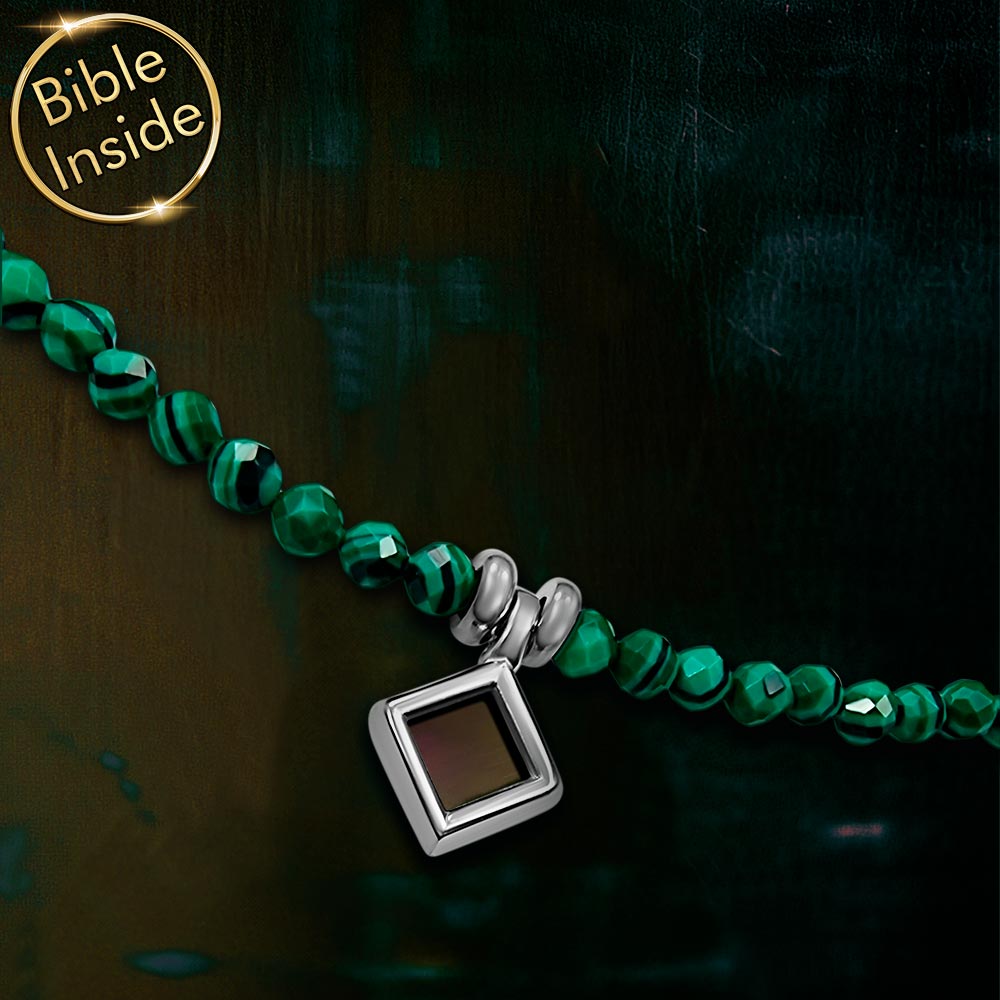 שרשרת בת מצווה דתית – מלכיט טבעי משובץ עם התנ"ך