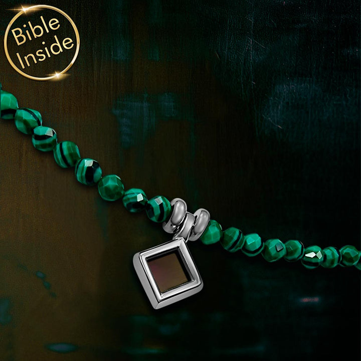 שרשרת בת מצווה דתית – מלכיט טבעי משובץ עם התנ"ך