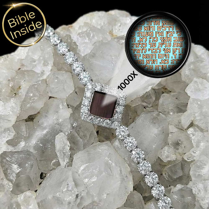 צמיד תנך עם אבנים נוצצות ושבב ננו תנ"ך בפנים
