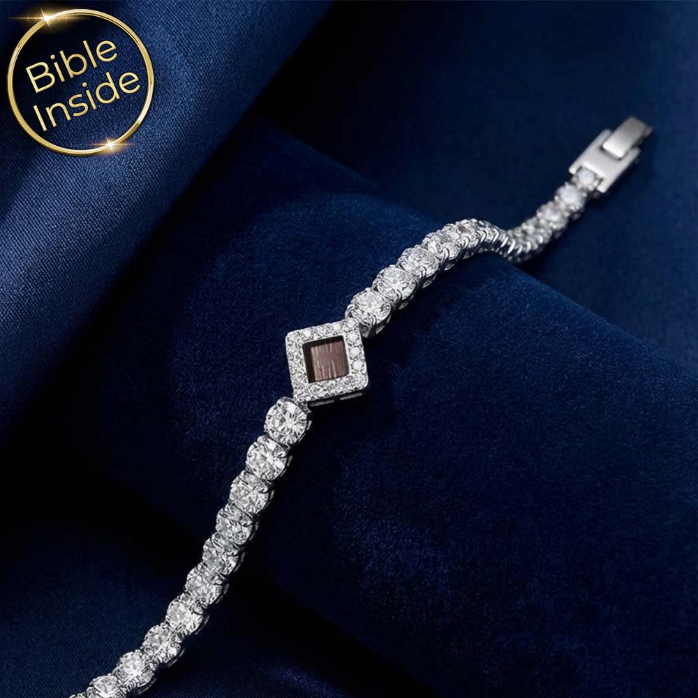 צמיד עם תנך על היד, תכשיט רוחני ואסתטי לשימוש יומיומי