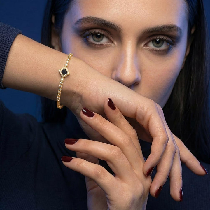 צמיד עם כל התנ"ך - כל 24 ספרי הקודש על שבב היי-טק זעיר